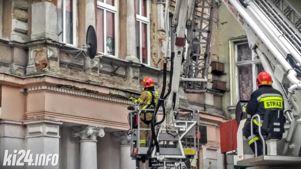 Z kamienicy na Królówce odpadał tynk