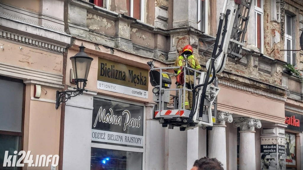 Z kamienicy na Królówce odpadał tynk
