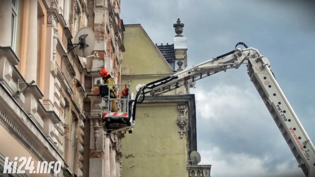 Z kamienicy na Królówce odpadał tynk