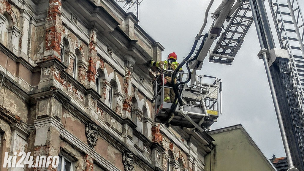 Z kamienicy na Królówce odpadał tynk