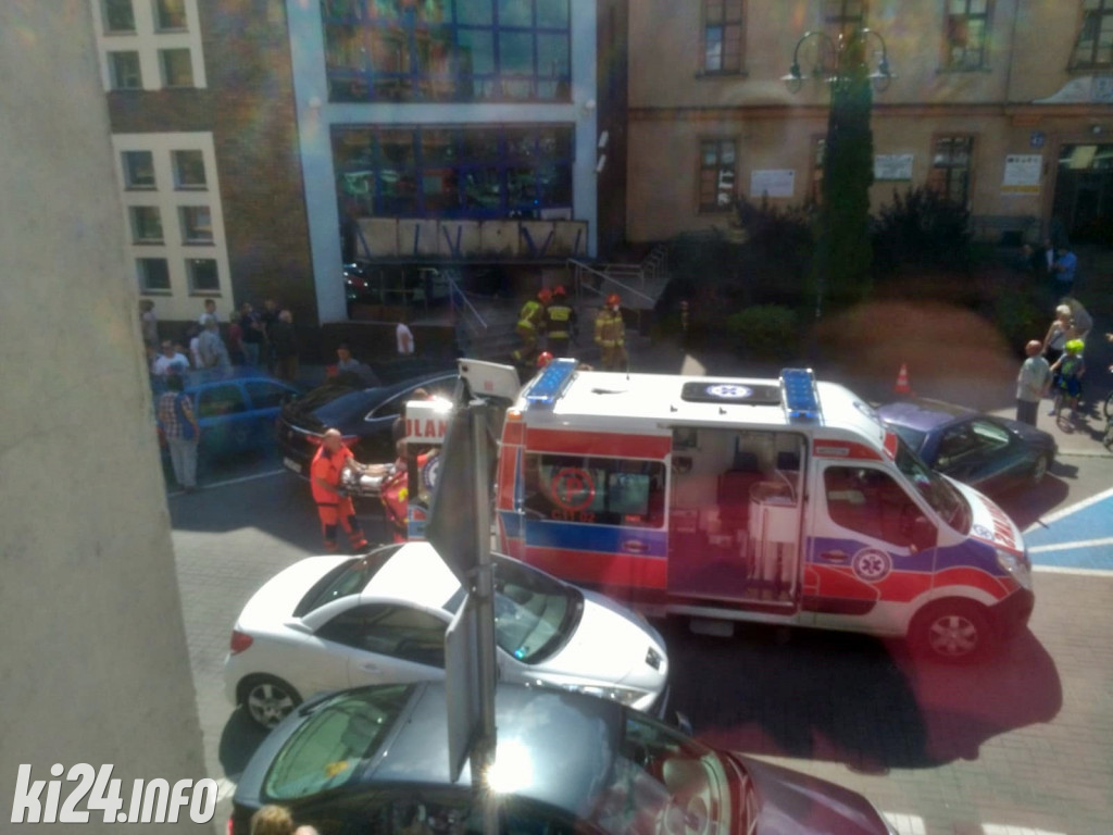 Szyld spadł na kobietę