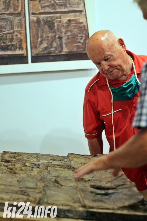 W muzeum można zobaczyć projekt drzwi do inowrocławskiej fary
