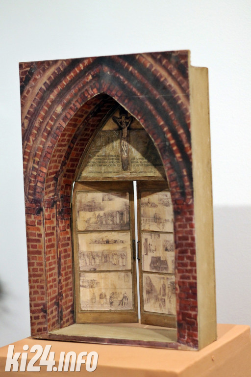 W muzeum można zobaczyć projekt drzwi do inowrocławskiej fary