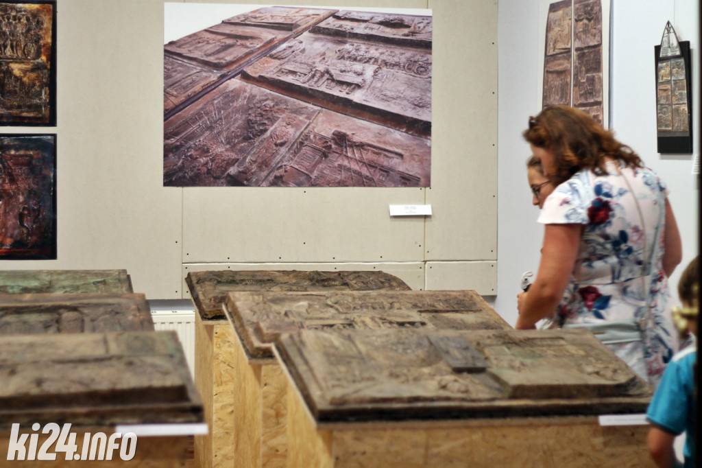 W muzeum można zobaczyć projekt drzwi do inowrocławskiej fary