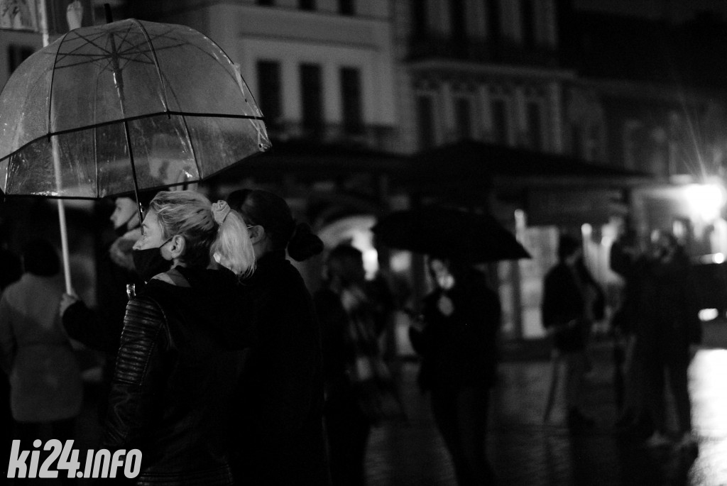 Protest przeciw wyrokowi TK