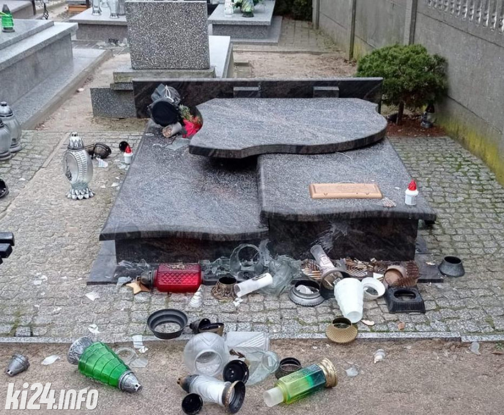 Zniszczone nagrobki w Piotrkowie Kujawskim