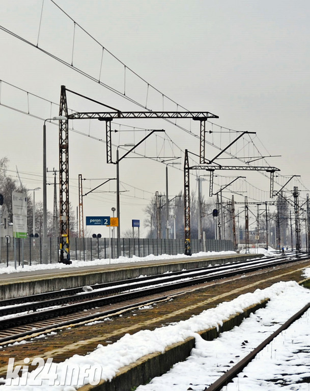 Stacja Inowrocław Rąbinek pokryta białym puchem