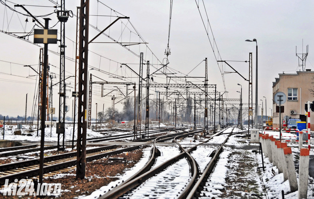 Stacja Inowrocław Rąbinek pokryta białym puchem