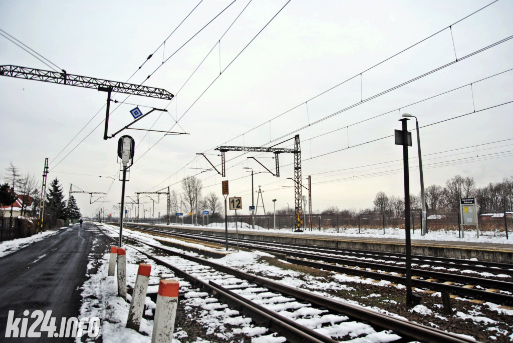 Stacja Inowrocław Rąbinek pokryta białym puchem