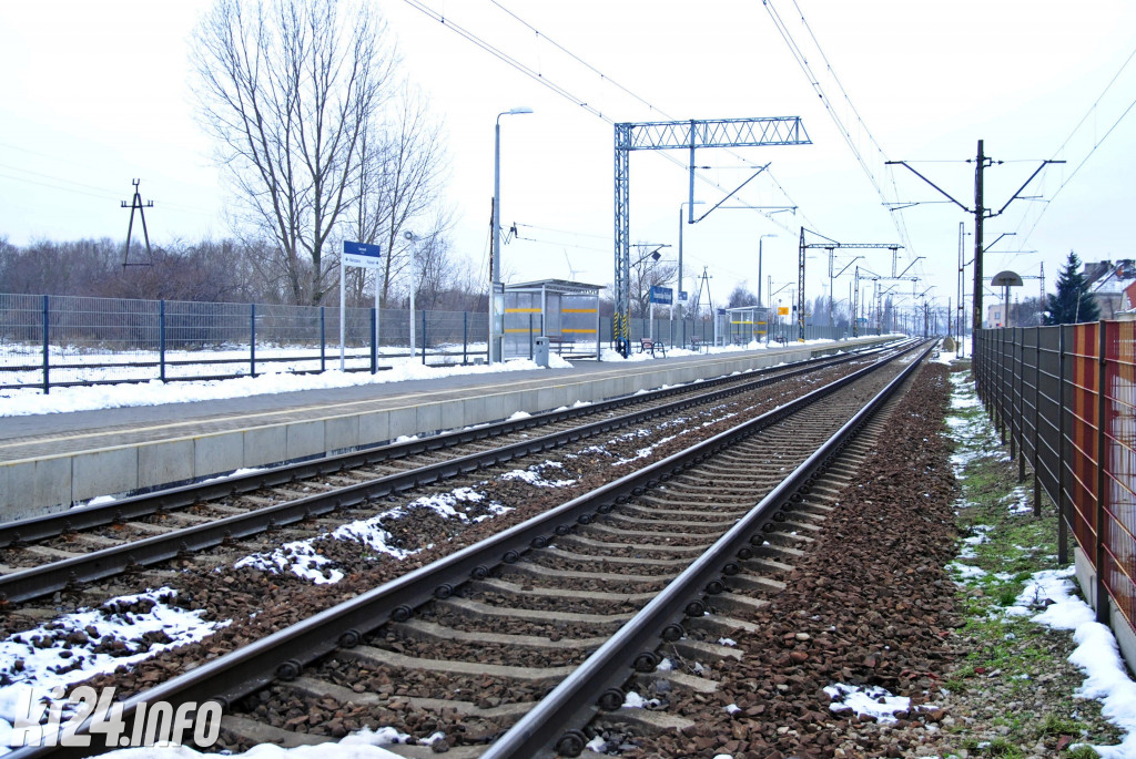 Stacja Inowrocław Rąbinek pokryta białym puchem