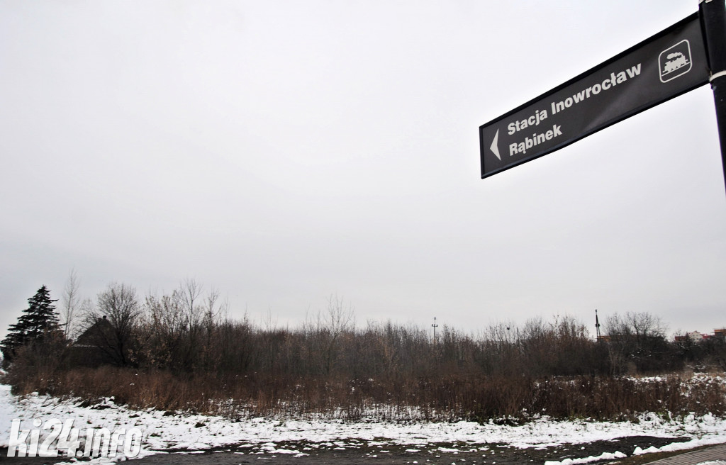 Stacja Inowrocław Rąbinek pokryta białym puchem