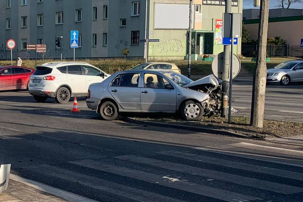 Kraksa koło Urzędu Miasta