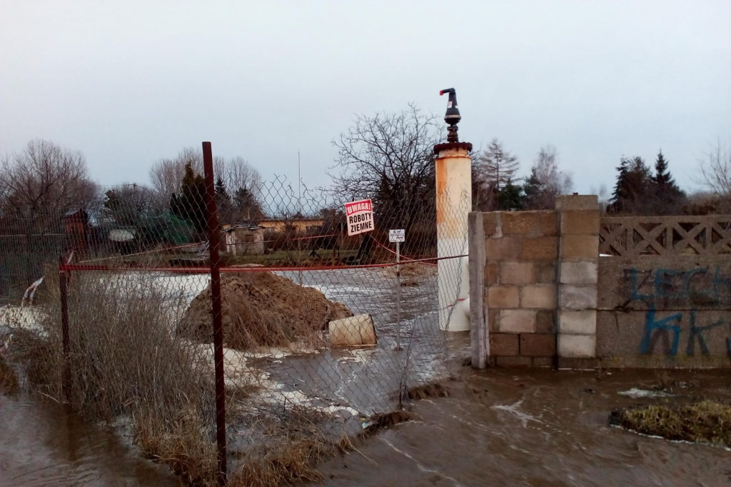 Przerwany rurociąg w Mątwach