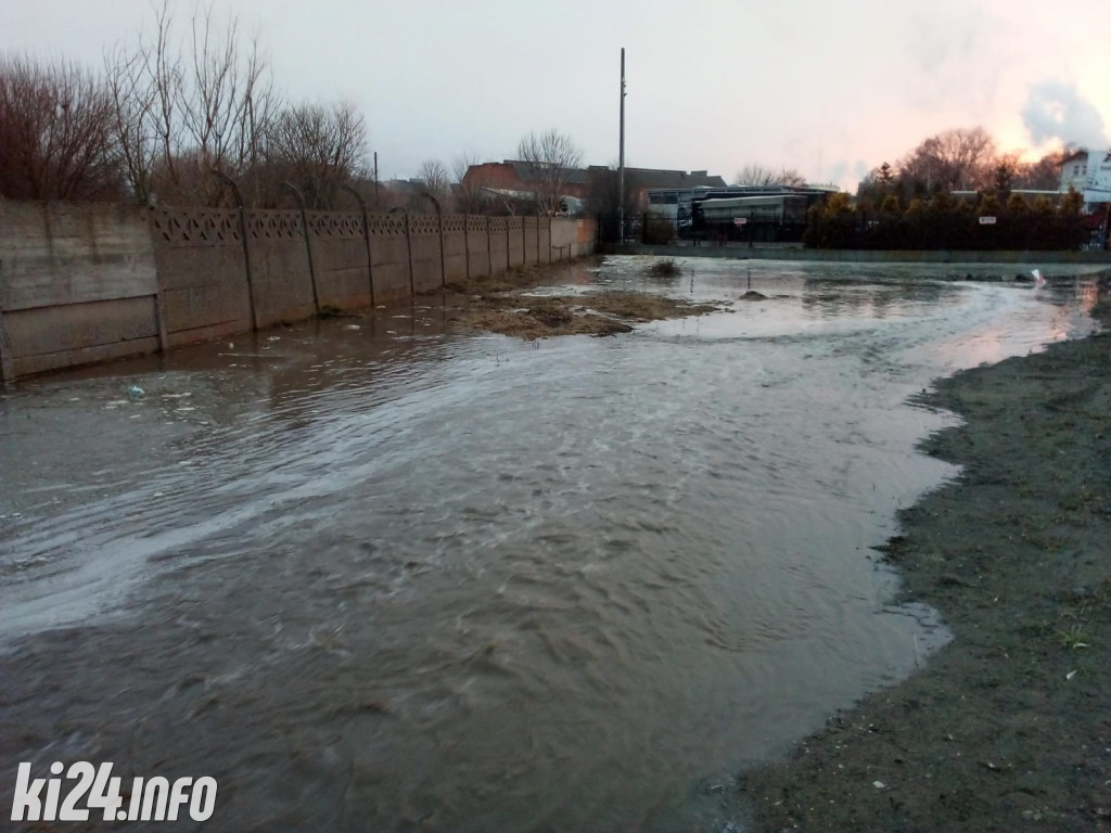 Przerwany rurociąg w Mątwach