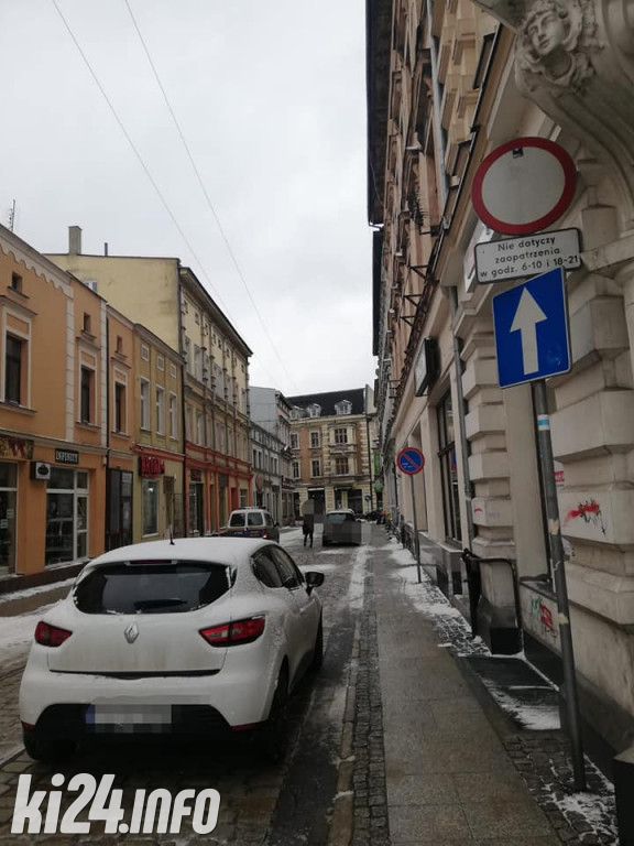 Lutowi mistrzowie parkowania