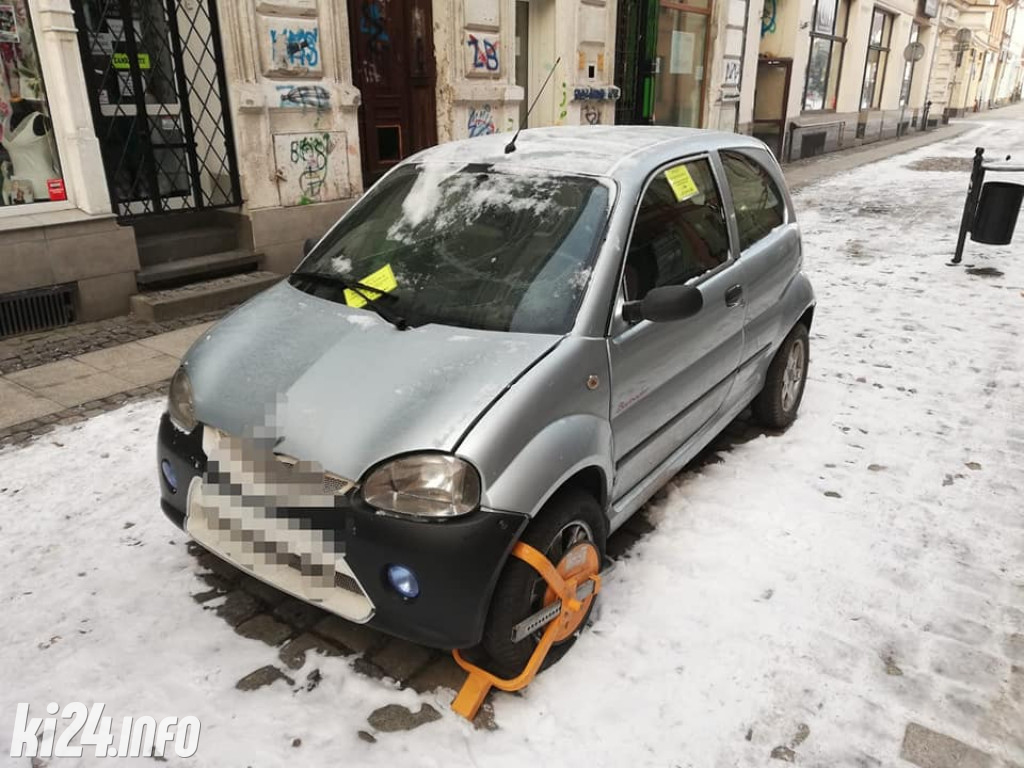 Lutowi mistrzowie parkowania