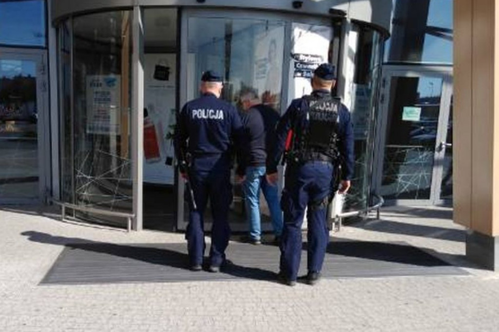 Policja kontroluje noszenie maseczek