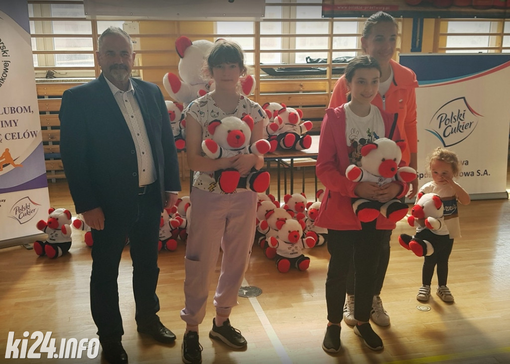 Młode siatkarki z mistrzostwem województwa
