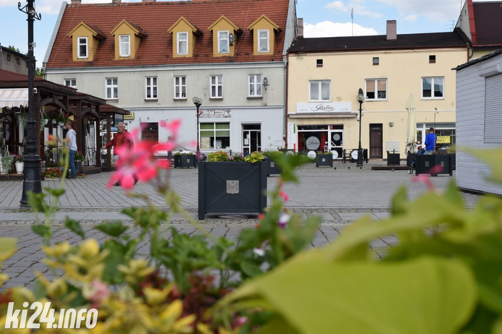 Nowe donice i kwietne ozdoby pojawiły się centrum