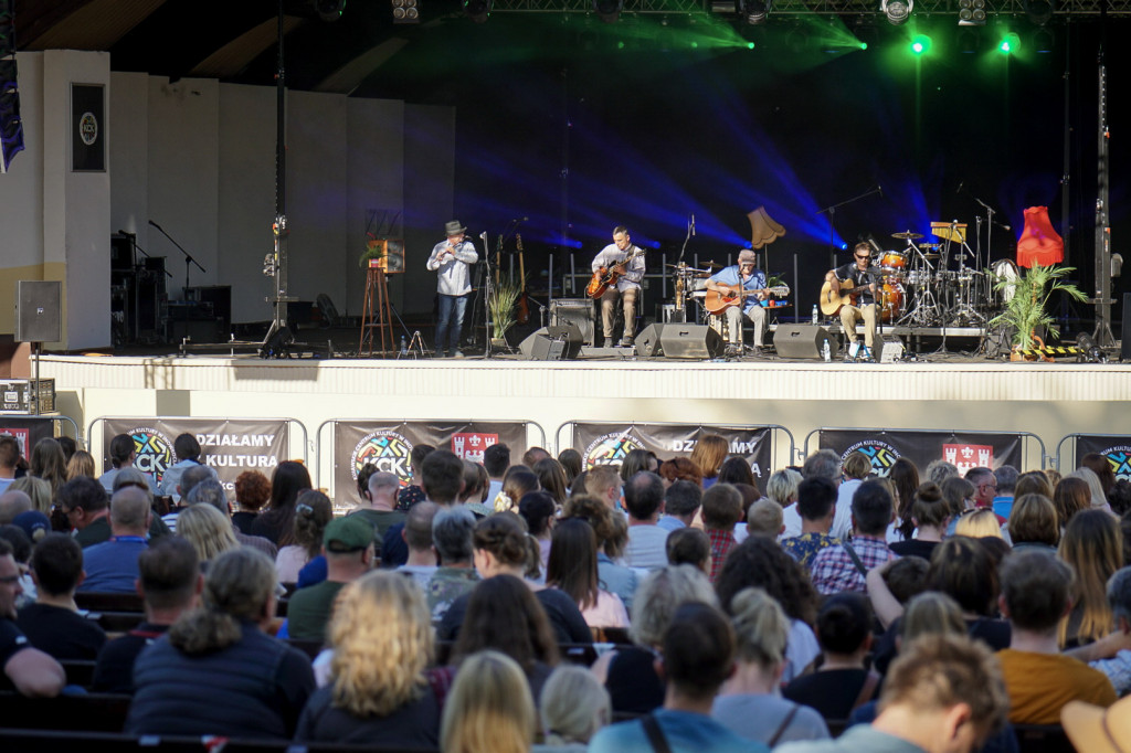 Koncert Kwiat Jabłoni i inni