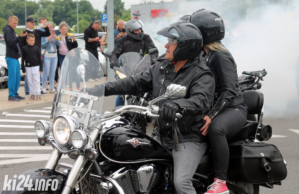 Parada motocykli na Rąbinie i pokaz stuntu