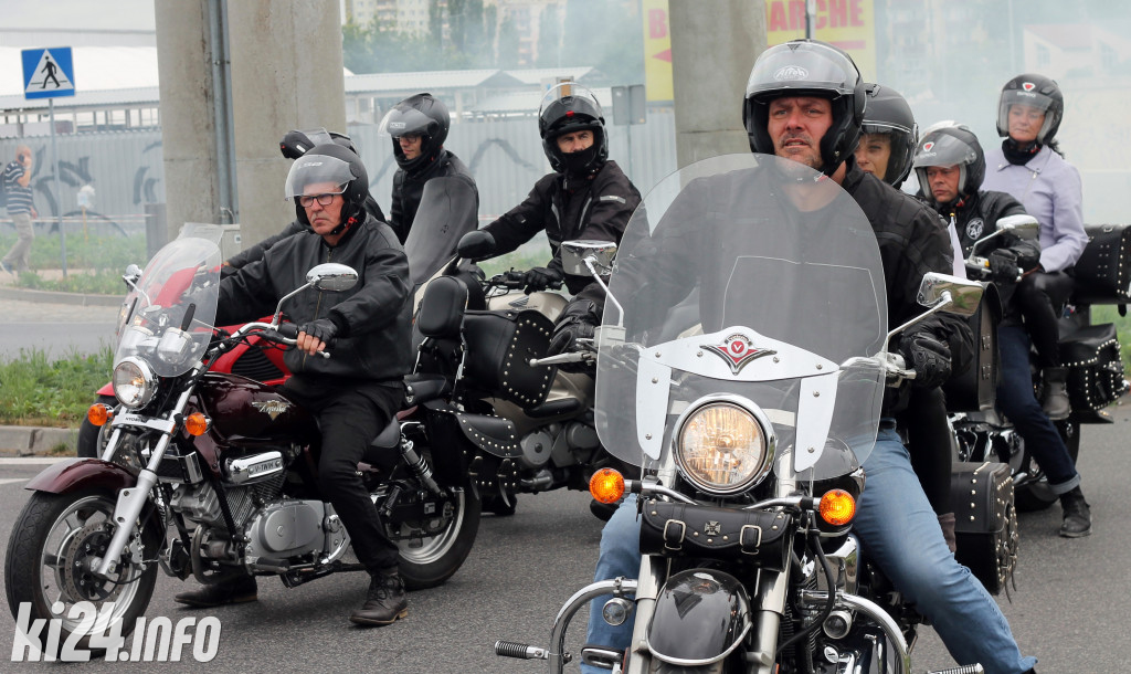 Parada motocykli na Rąbinie i pokaz stuntu