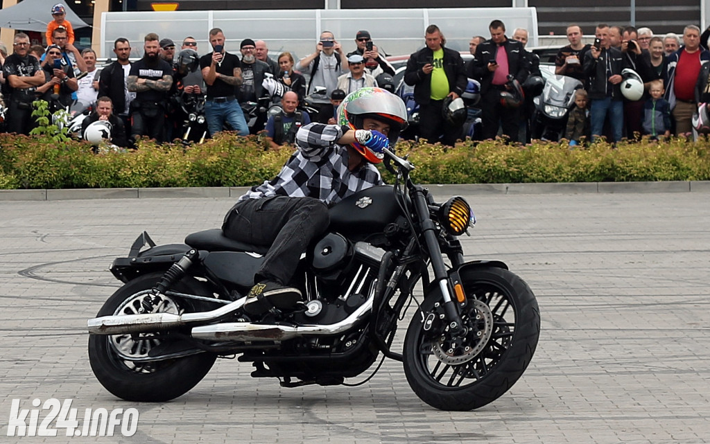 Parada motocykli na Rąbinie i pokaz stuntu
