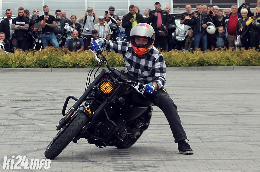 Parada motocykli na Rąbinie i pokaz stuntu