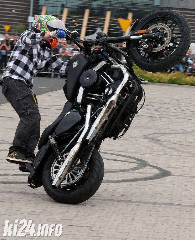 Parada motocykli na Rąbinie i pokaz stuntu