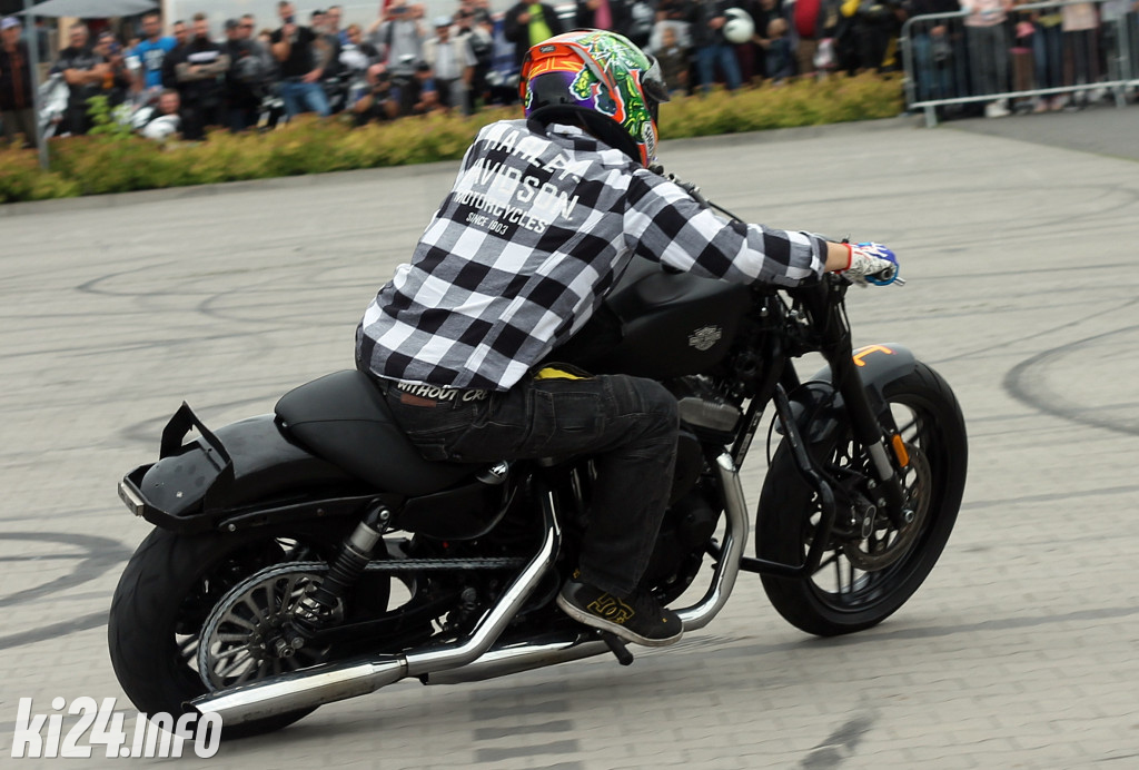 Parada motocykli na Rąbinie i pokaz stuntu