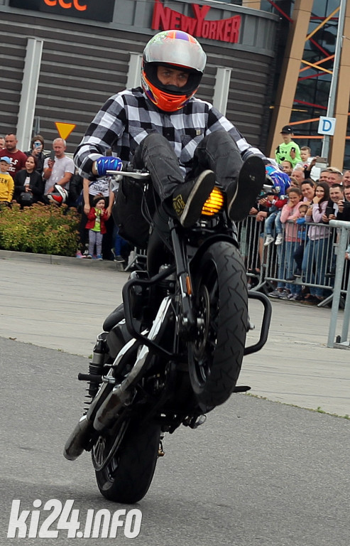 Parada motocykli na Rąbinie i pokaz stuntu