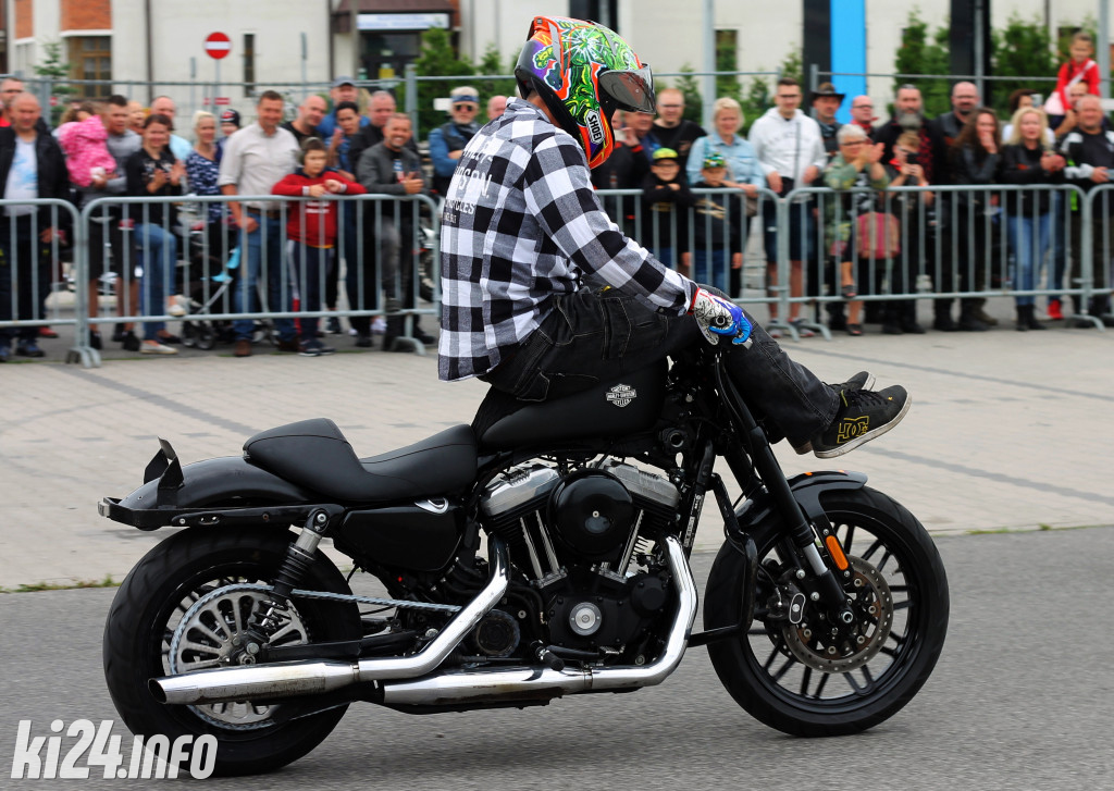 Parada motocykli na Rąbinie i pokaz stuntu