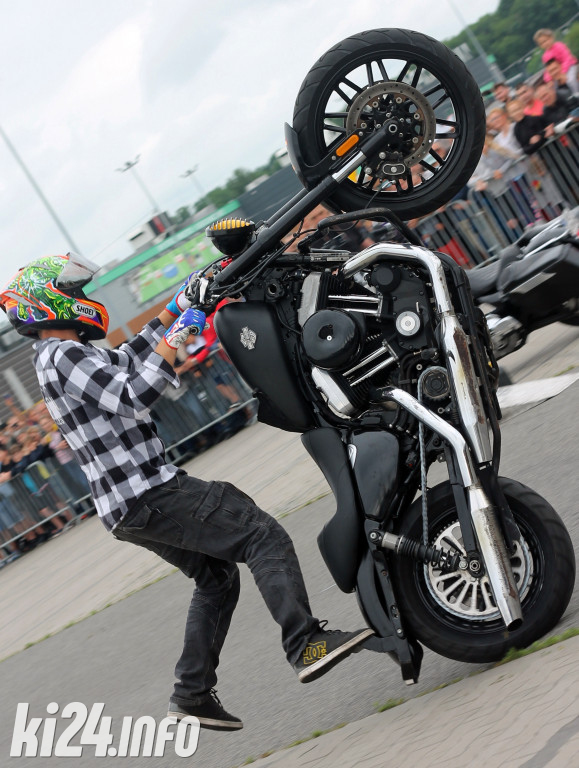 Parada motocykli na Rąbinie i pokaz stuntu