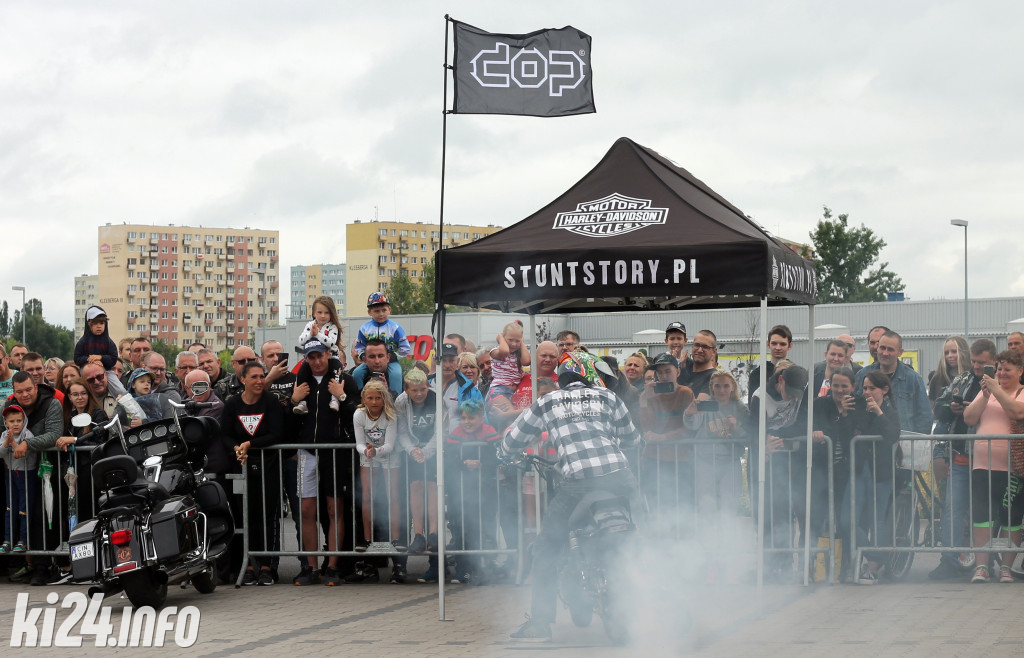Parada motocykli na Rąbinie i pokaz stuntu