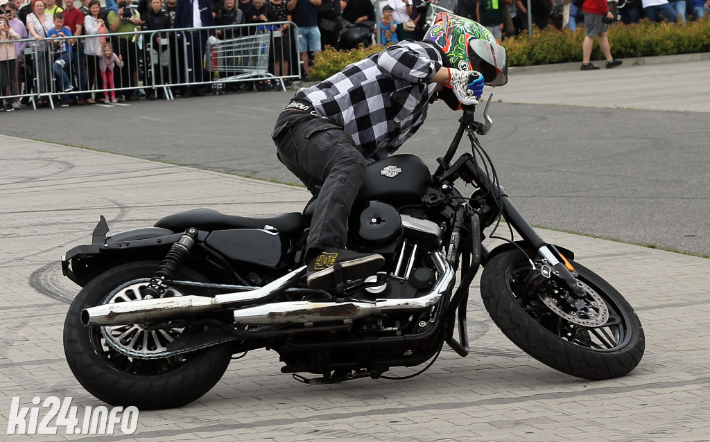 Parada motocykli na Rąbinie i pokaz stuntu