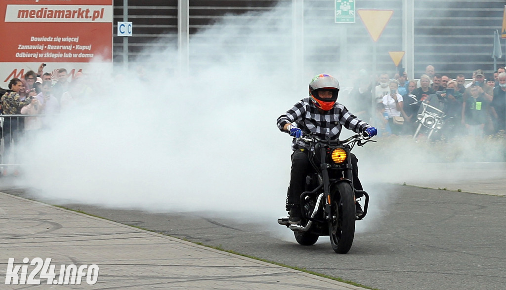 Parada motocykli na Rąbinie i pokaz stuntu