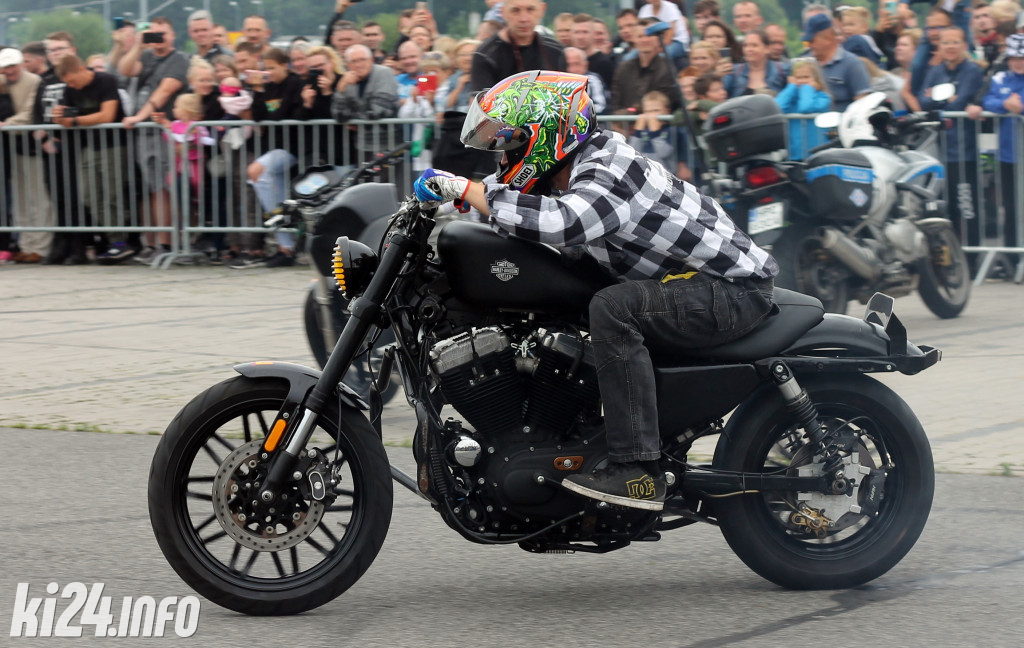 Parada motocykli na Rąbinie i pokaz stuntu
