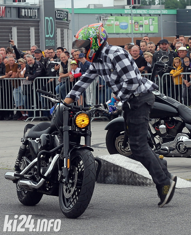 Parada motocykli na Rąbinie i pokaz stuntu