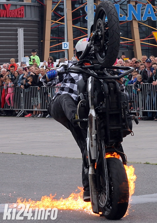 Parada motocykli na Rąbinie i pokaz stuntu