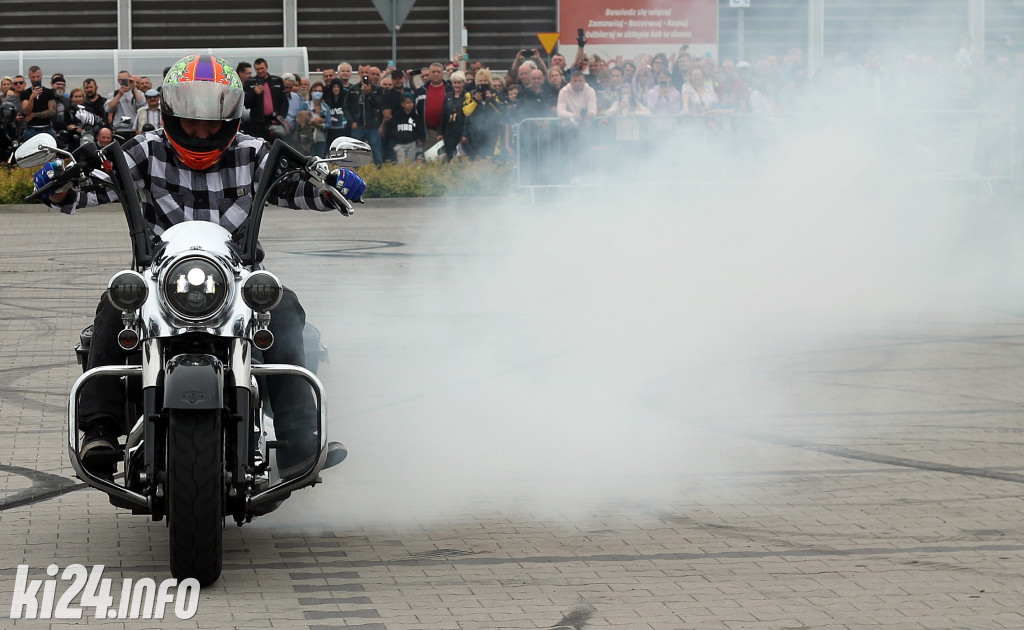 Parada motocykli na Rąbinie i pokaz stuntu