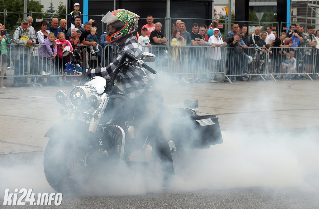 Parada motocykli na Rąbinie i pokaz stuntu