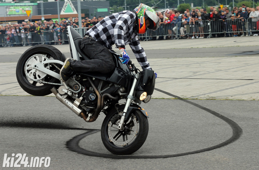 Parada motocykli na Rąbinie i pokaz stuntu