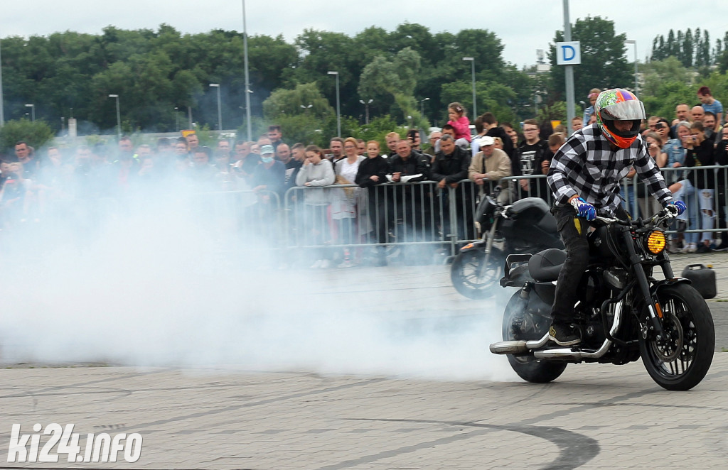 Parada motocykli na Rąbinie i pokaz stuntu