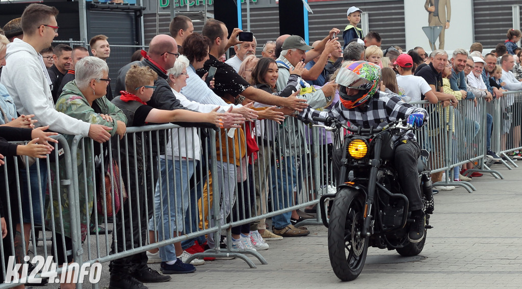 Parada motocykli na Rąbinie i pokaz stuntu