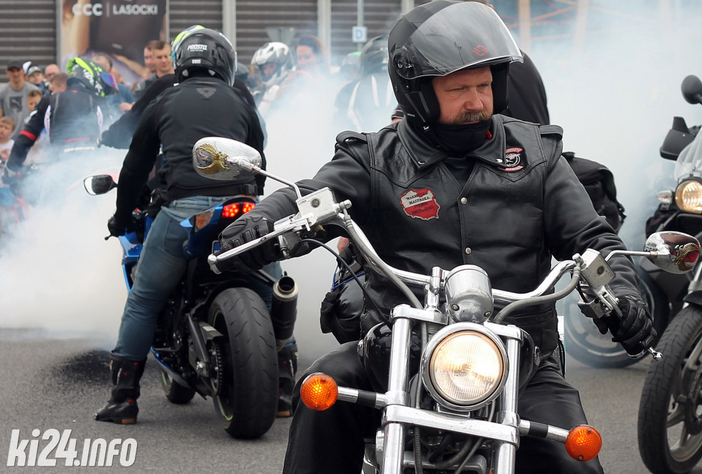 Parada motocykli na Rąbinie i pokaz stuntu