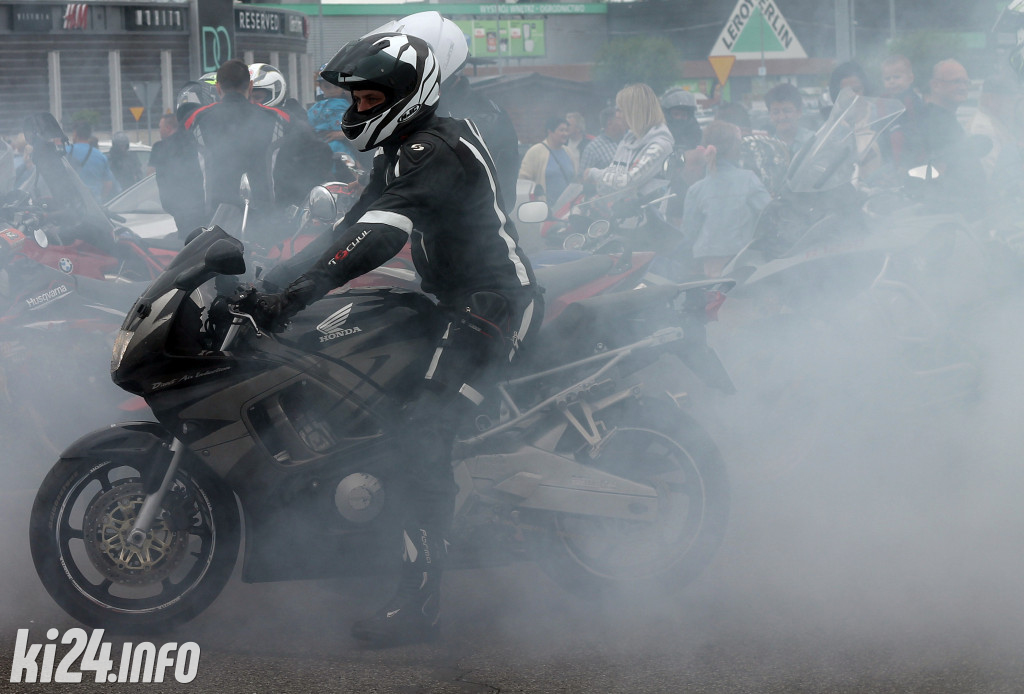 Parada motocykli na Rąbinie i pokaz stuntu