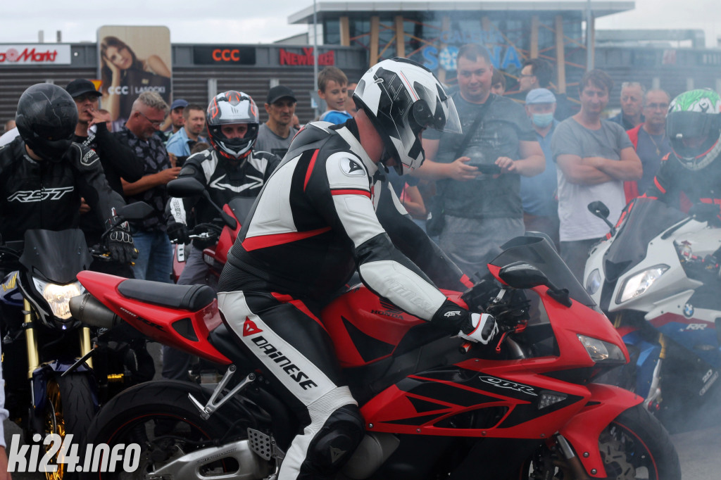 Parada motocykli na Rąbinie i pokaz stuntu