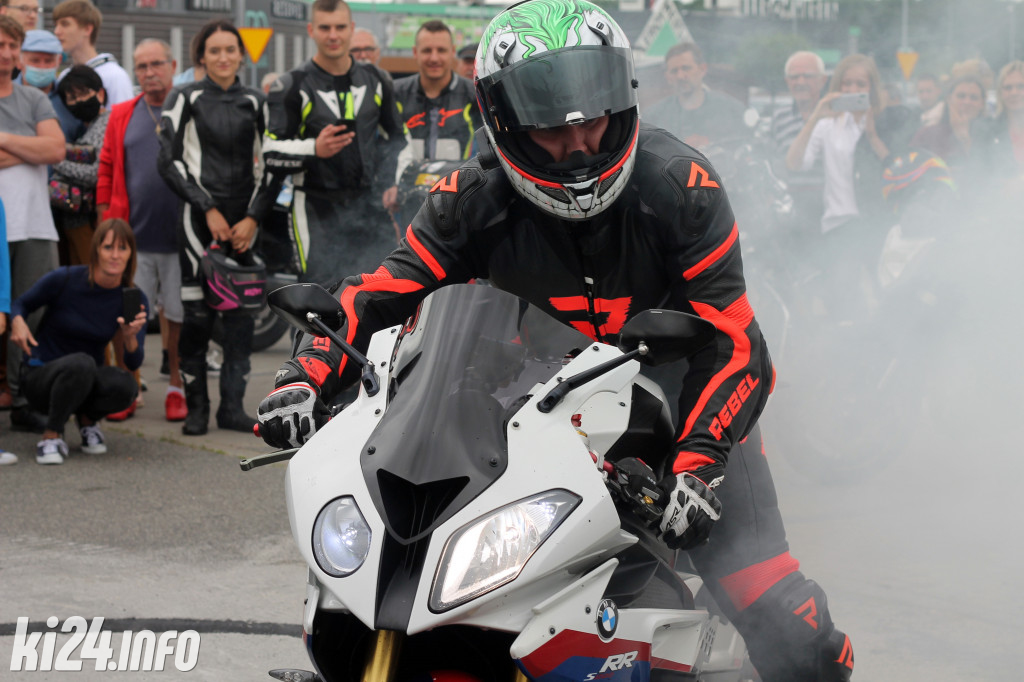 Parada motocykli na Rąbinie i pokaz stuntu