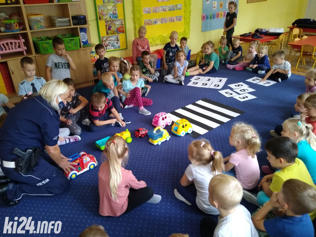 Edukacyjna misja policjantów w przedszkolach