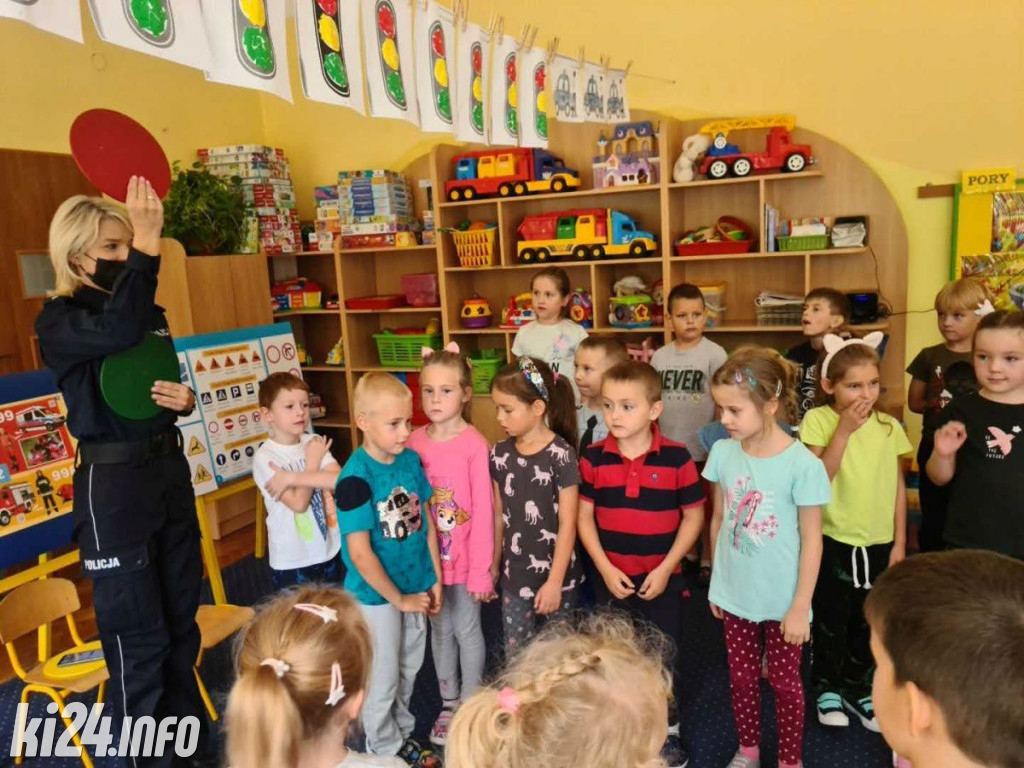 Edukacyjna misja policjantów w przedszkolach